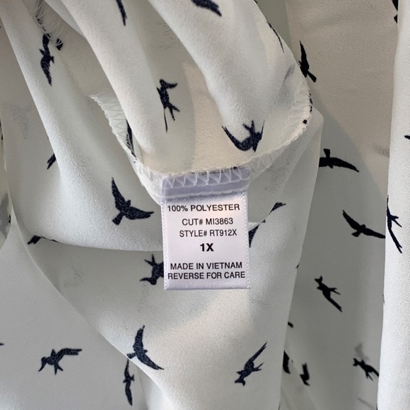 SIZE 1X V-NECK BLUE WHITE FLYING BIRD PRINT SHORT SLEEVE BLOUSE TOP MISIA 42POPS - Picture 8 of 9
